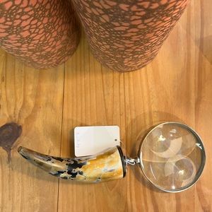 Horn magnifying glass